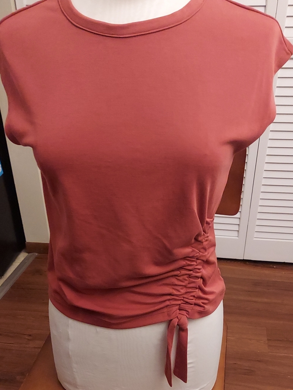 Rust Drawstring Ruched Short Sleeve Tee - Picture 2 of 6